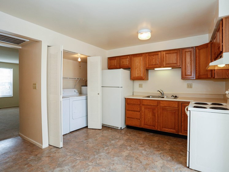 spacious kitchen at Pine Run